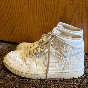 White Air Jordans size 7 good condtion